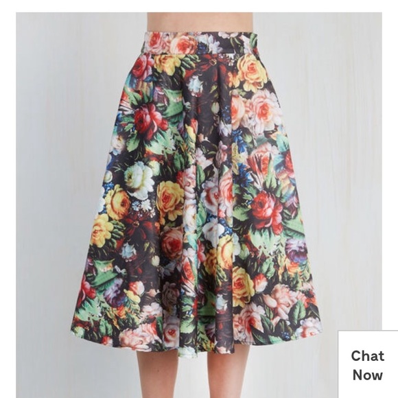 Chi Chi London floral print midi skirt - Picture 2 of 8